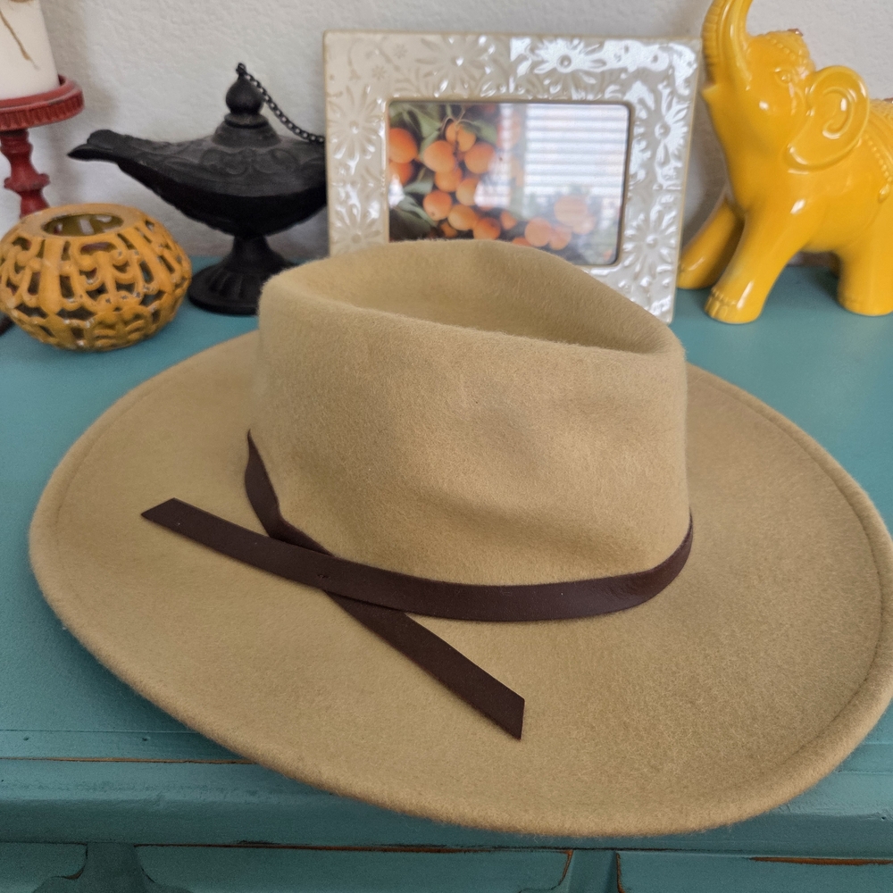 Universal Thread Tan Hat with Brown Band